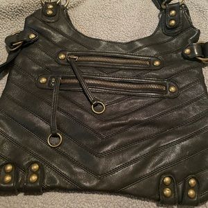 Love this purse but it’s not me.